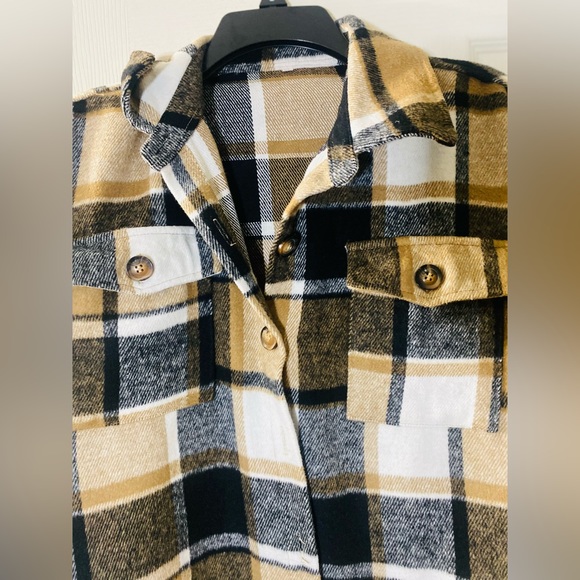 💛🤎GREAT CONDITION🤎💛 Shacket | Size: M | Knee Length | Plaid Multi - Picture 4 of 8
